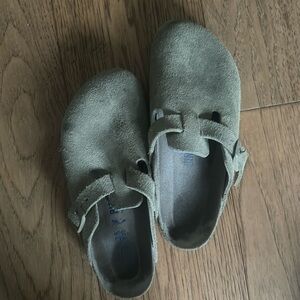 Taupe suede Boston clog Birkenstock size 36